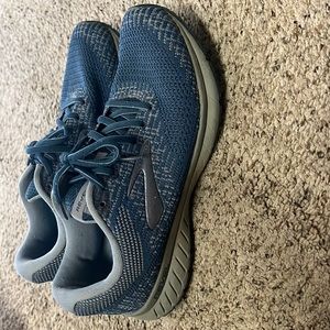 Brooks Revel 3 Running Shoes. Unisex. Men’s 8.5, Women’s 10-10.5.